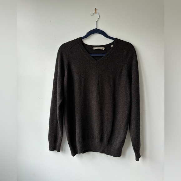 VINCE Cashmere V-Neck Sweater - Picture 3 of 7